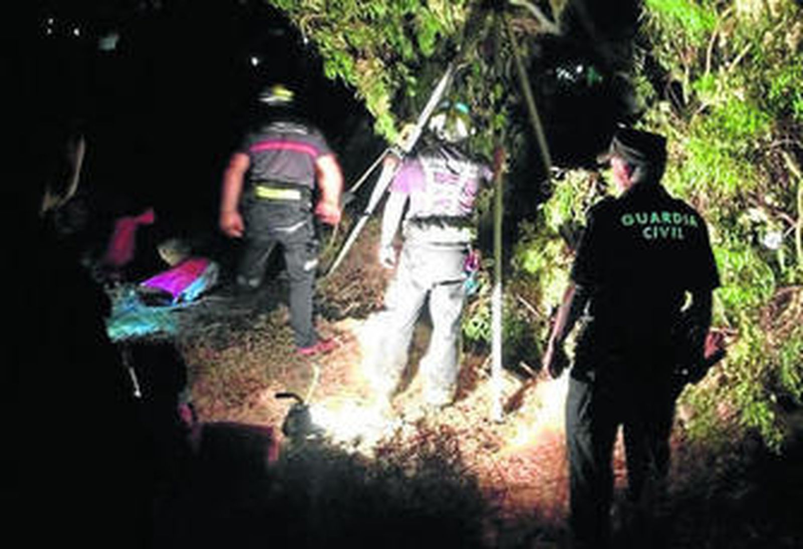 Rescatan a un joven que cayó por un pozo en Mojácar