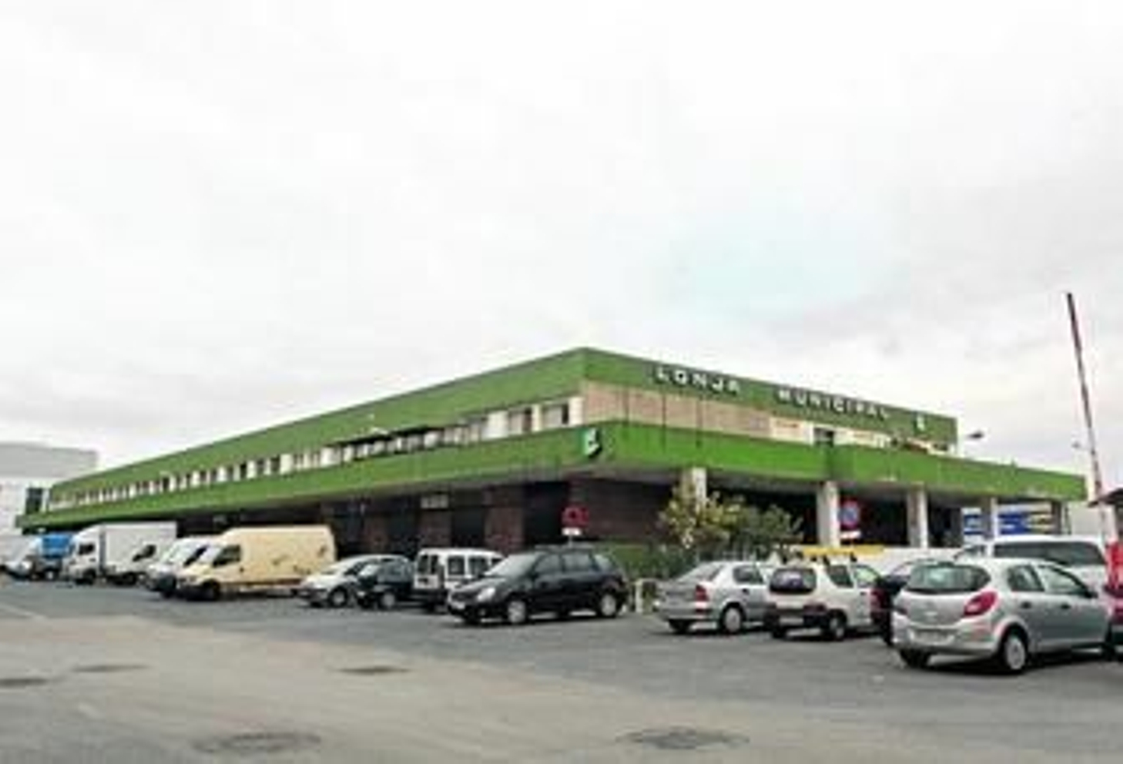 Exterior del edificio de la Lonja de Frutas, en Cortadura.