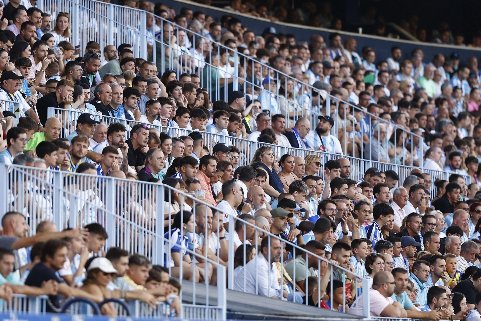 Búscate en las gradas de La Rosaleda durante el Málaga CF-Cádiz