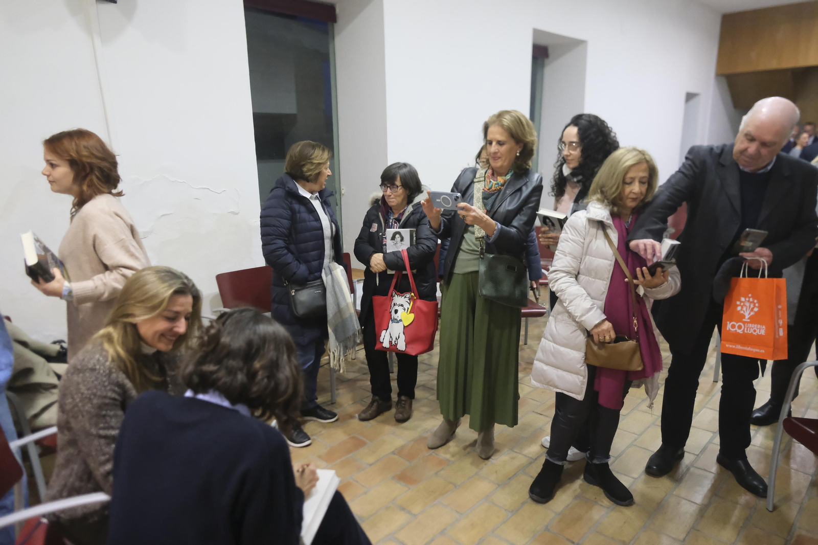 Las imágenes de la presentación de la obra ‘Historias de mujeres casadas’ de Cristina Campos en Córdoba