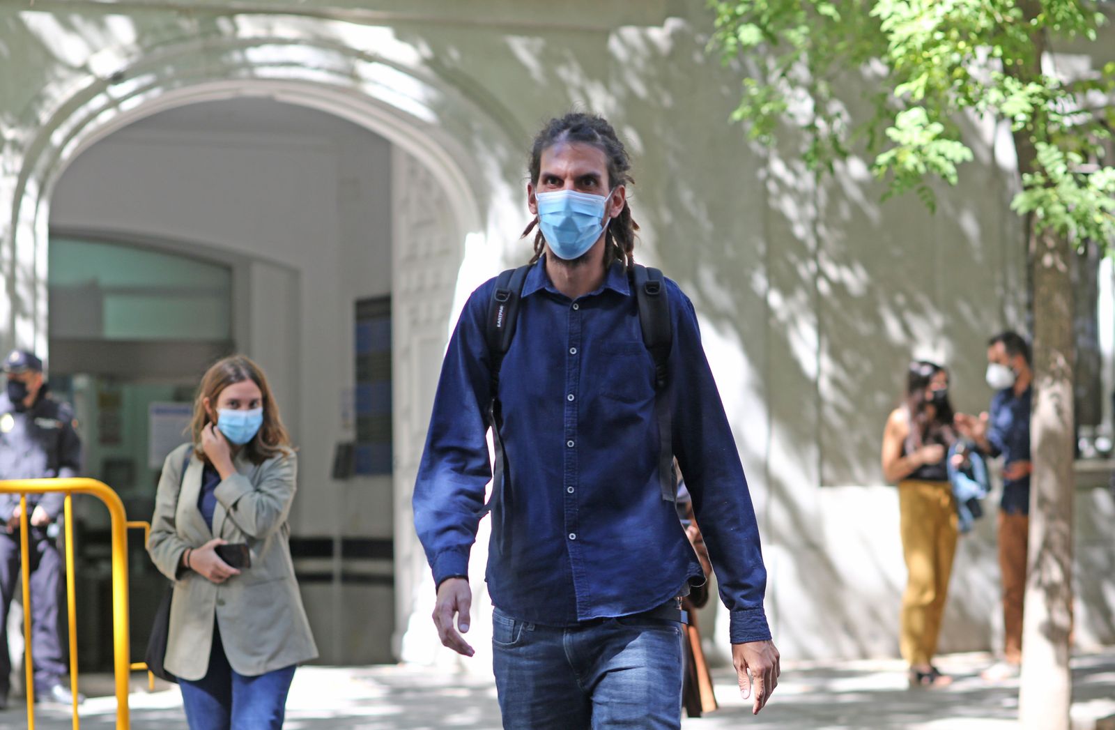 Alberto Rodríguez sale del Supremo durante el juicio.