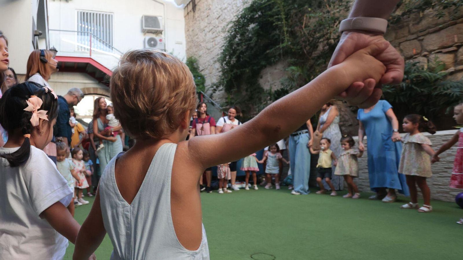 Celebración de una especial asamblea de bienvenida en la Escuela Infantil El Centro de Jerez.