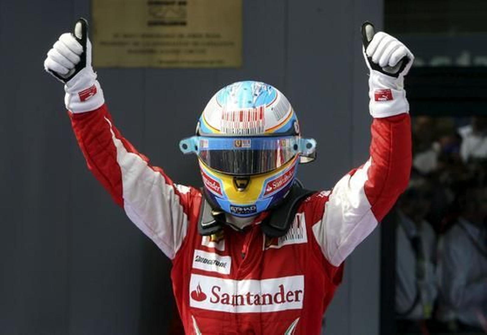 Fernando Alonso queda segundo en un Gran Premio dominado de principio a fin por el piloto de Red Bull Mark Webber. / EFE