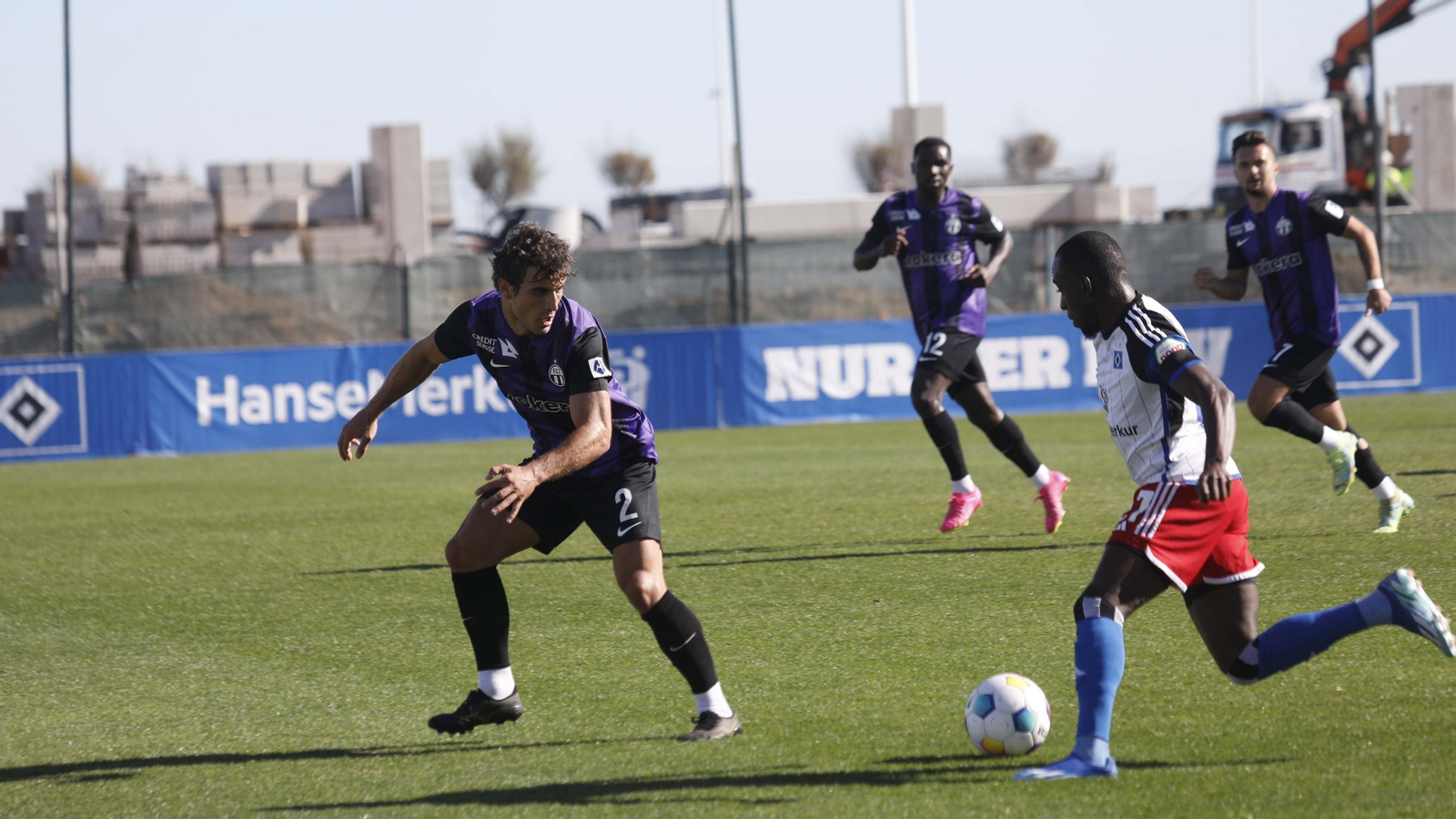 Las fotos  del partido de fútbol entre los equipos  Hamburgo - Zurich
