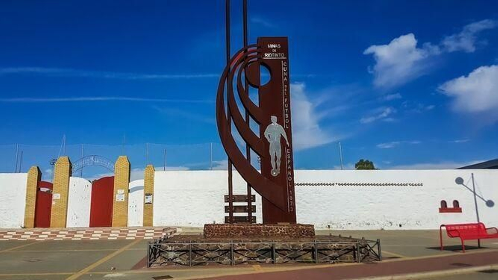 Monumento a la Cuna del Fútbol inaugurado en Riotinto en 2013