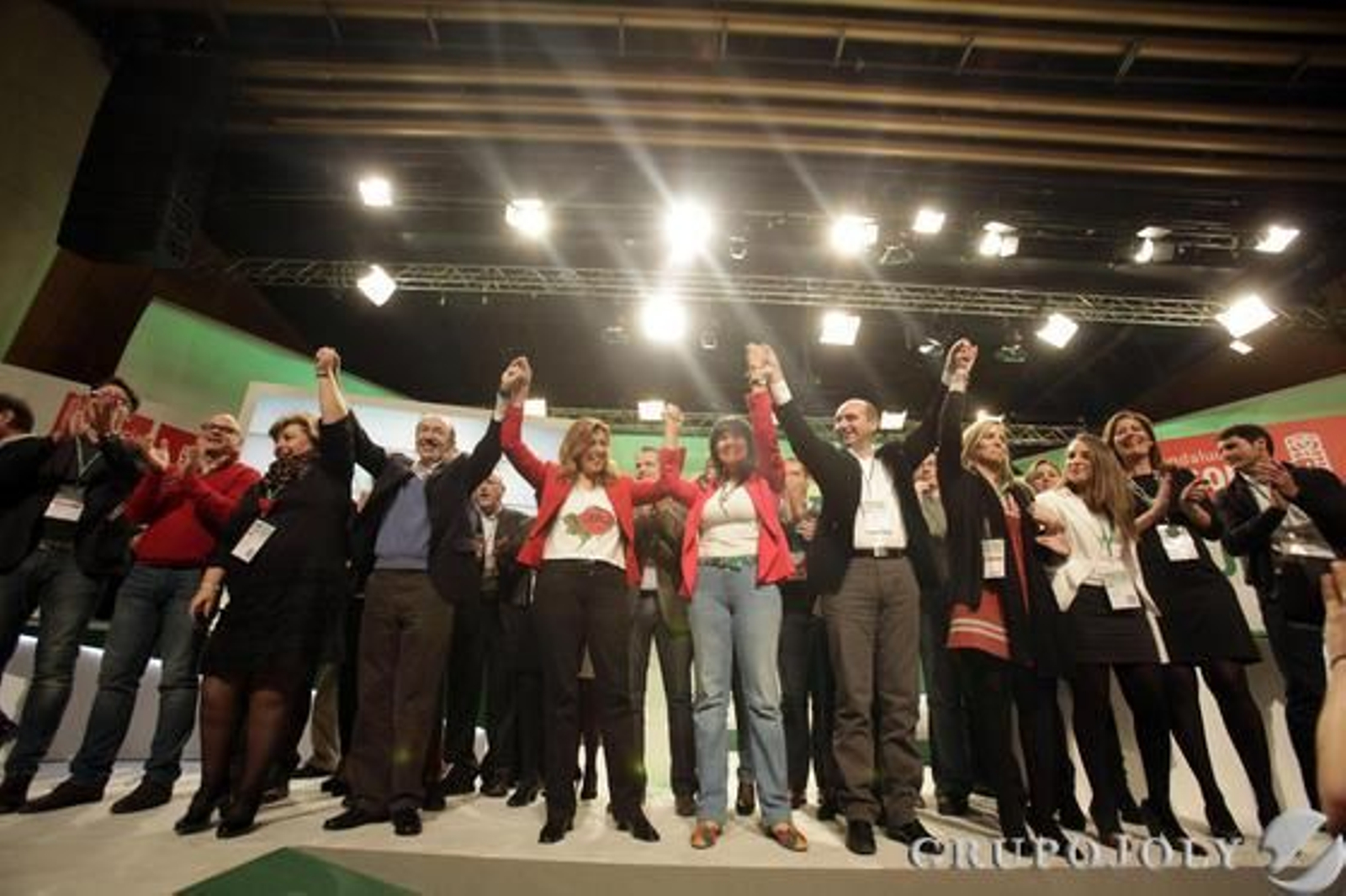 Foto de familia de los asistentes.

Foto: L. Rivas