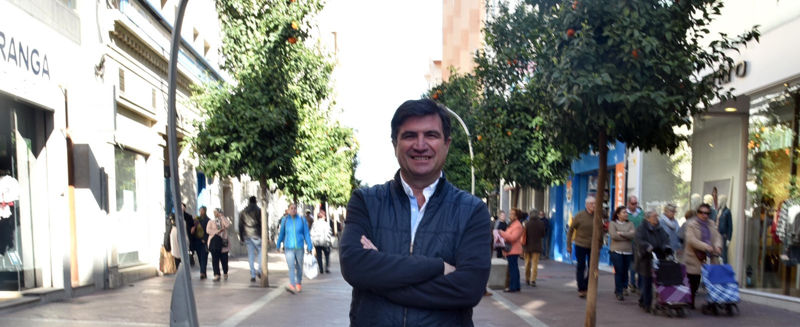 Manuel Barberá en la céntrica calle Ancha de Algeciras.