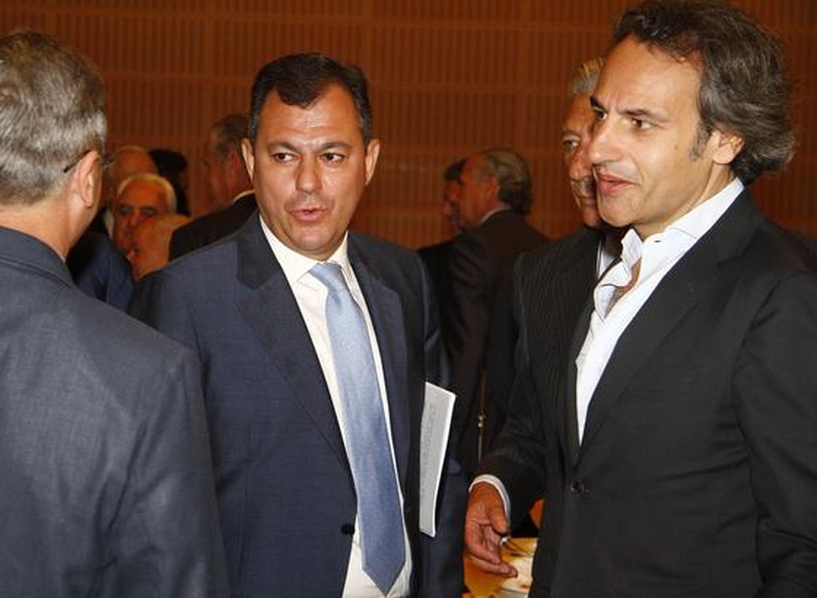 José Luis Sanz, presidente del PP de Sevilla, y Pedro Halffter, director artístico del Teatro Maestranza.

Foto: Juan Carlos Vázquez