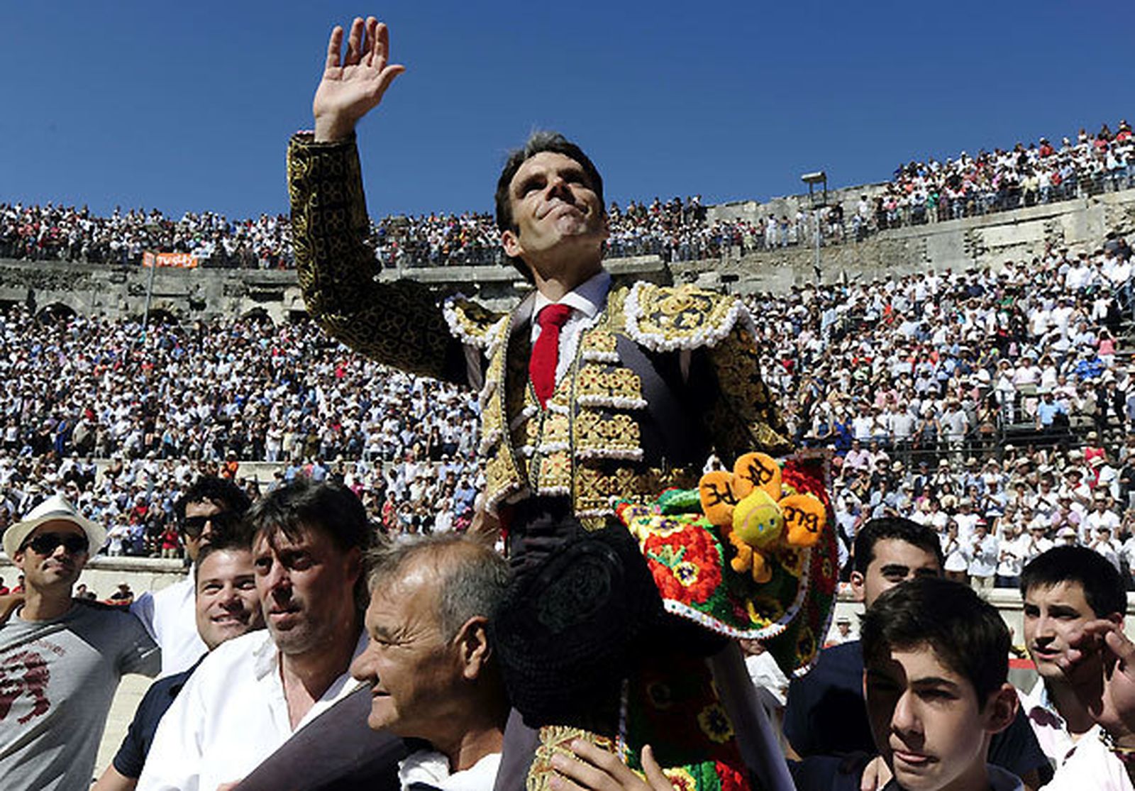 José Tomás hace de nuevo historia en Nimes