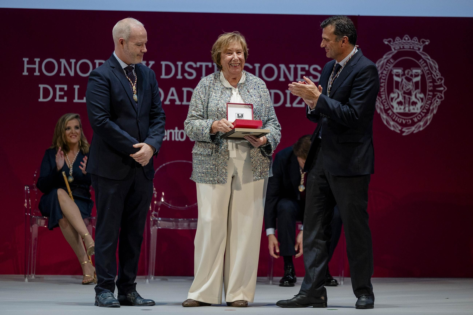 Las imágenes del acto de entrega de los títulos de hijos predilectos y adoptivos y de las medallas de oro de la ciudad.
