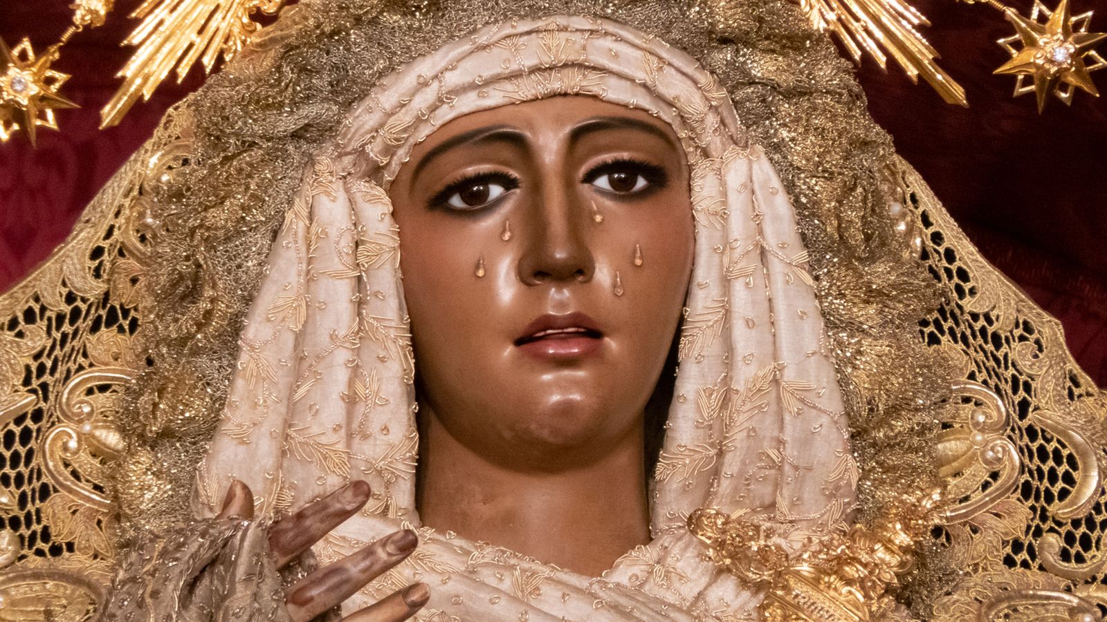 La Esperanza de Triana en su altar de septenario