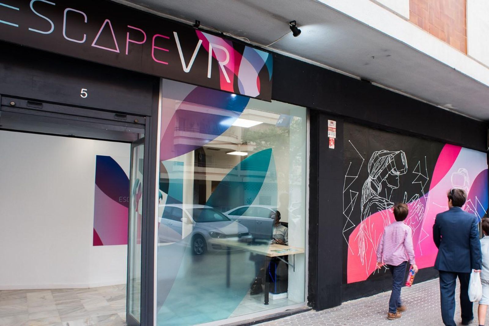 Fachada del local Escape VR, en Amador de los Ríos.