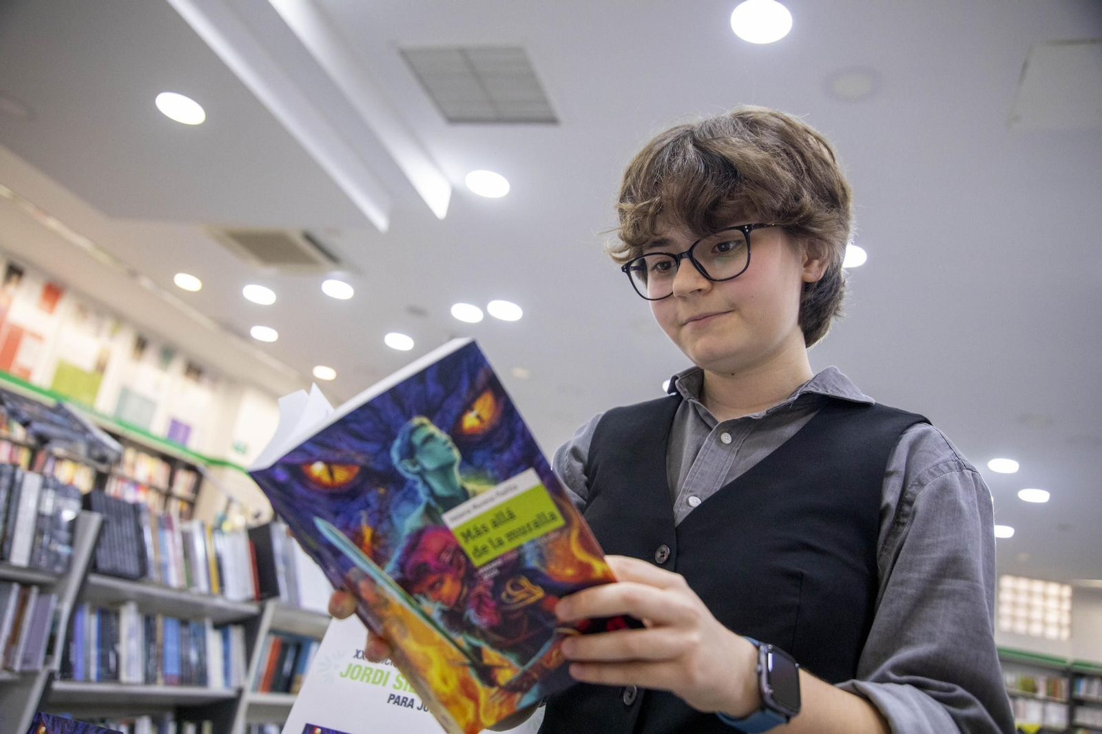 Helena Moreno Padilla recibe el XX Premio Jordi Sierra Fabra para jóvenes escritores en la Librería Picasso de Almería
