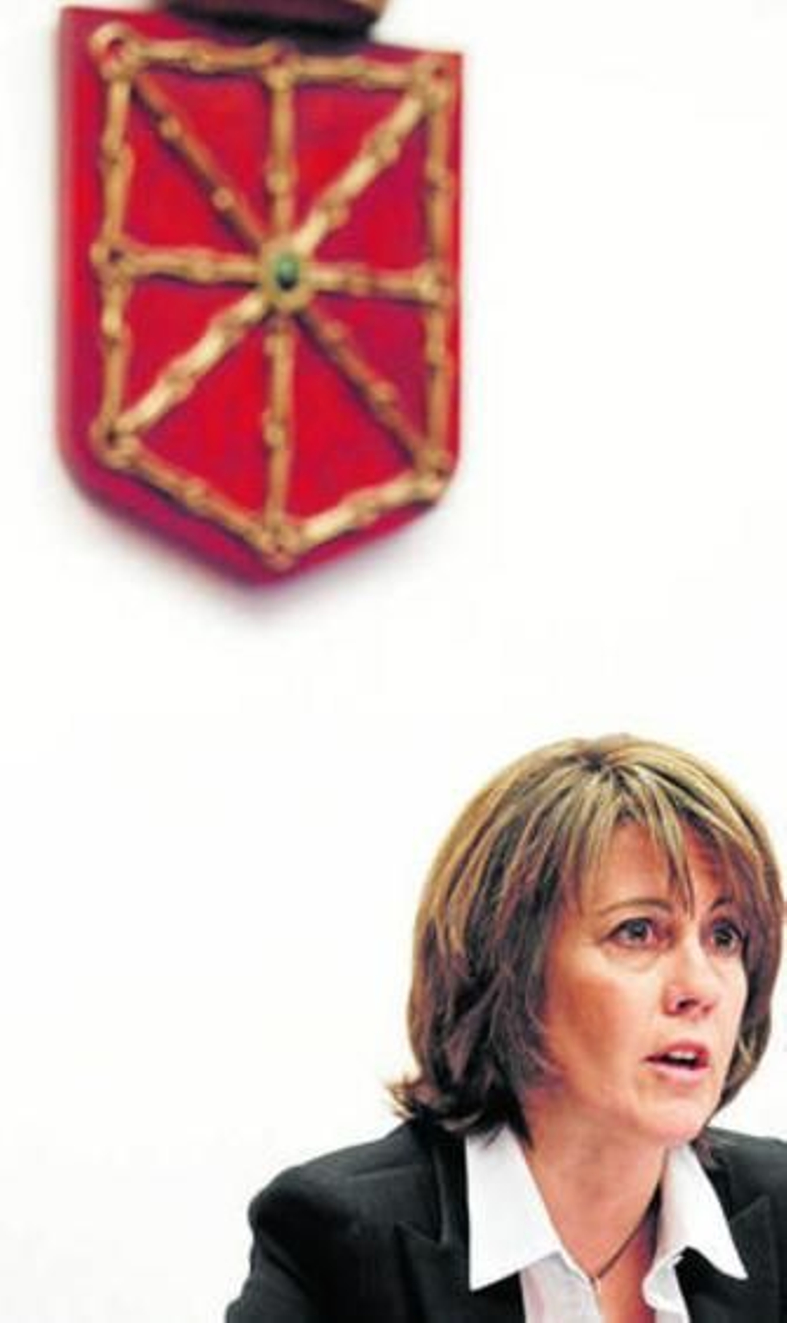 Yolanda Barcina ayer en rueda de prensa en Pamplona.