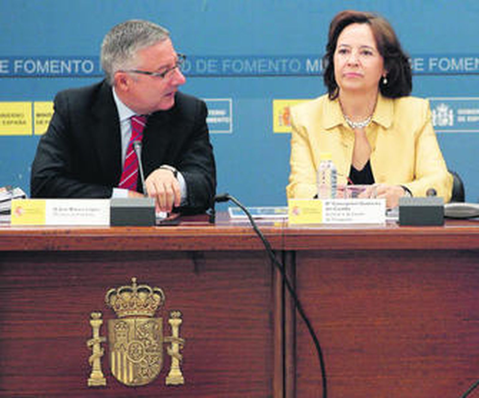 El ministro de Fomento, José Blanco, junto a la secretaria de Estado de Transportes, Concepción Gutiérrez.