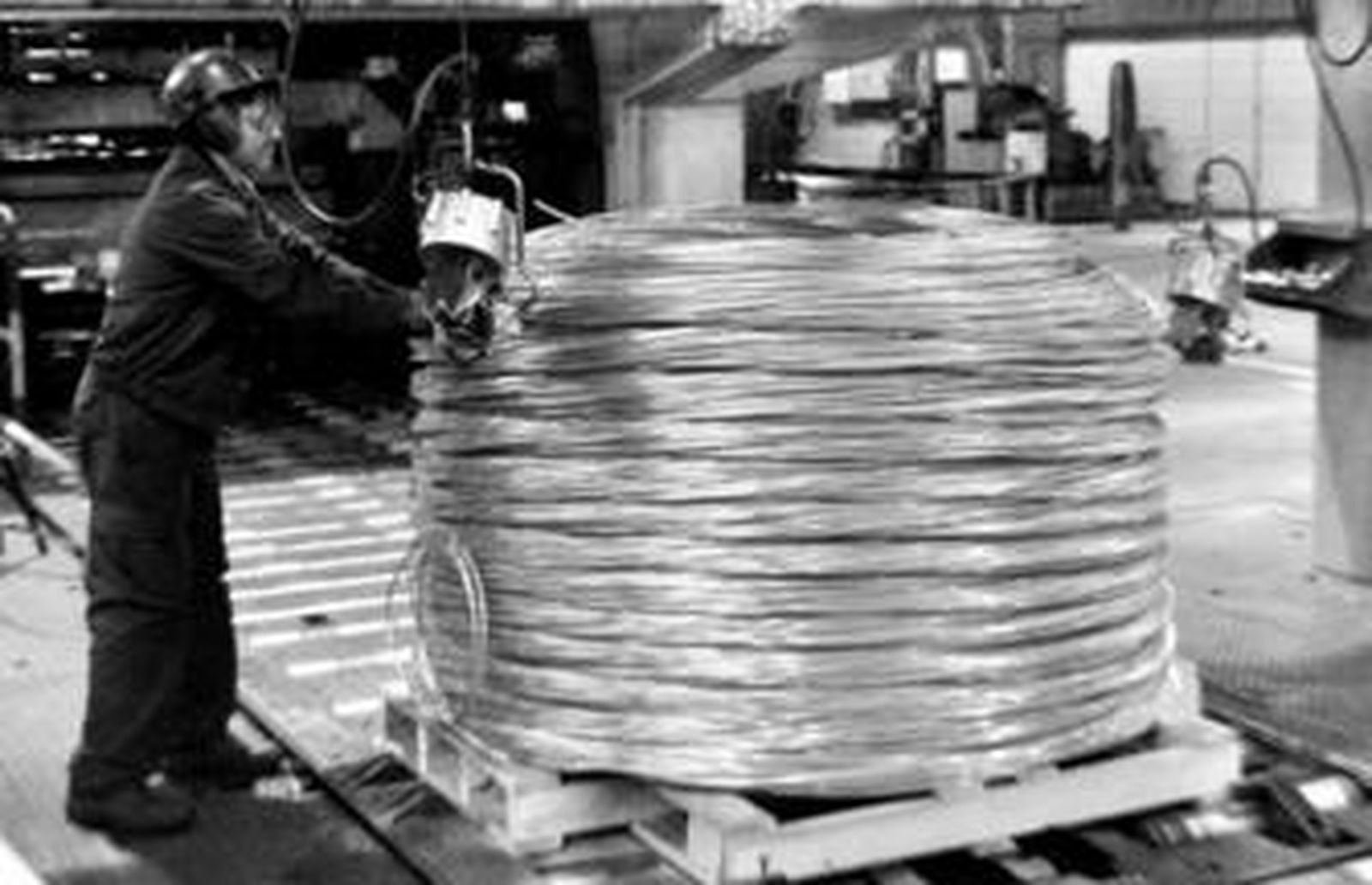 Un trabajador, en una industria del cobre cordobesa.