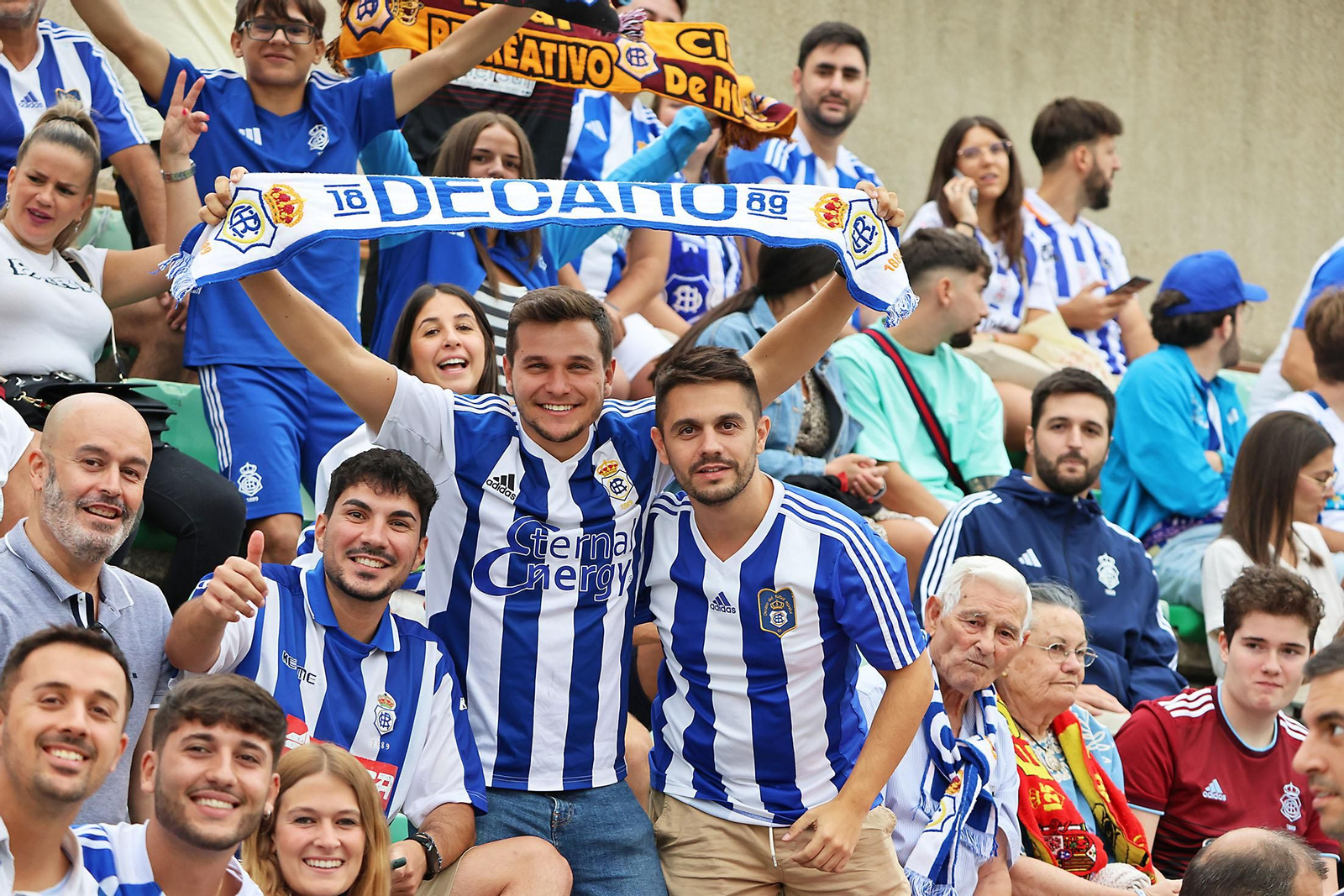 Búscate en las gradas del Betis Deportivo-Recreativo de Huelva