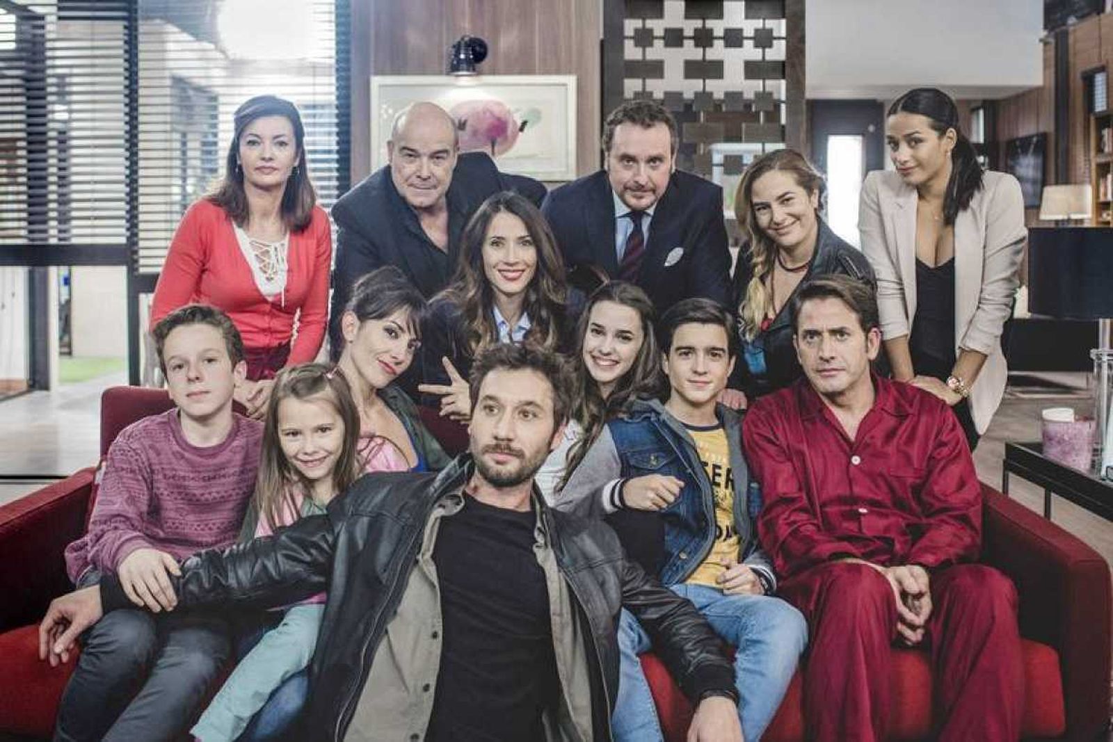 El reparto de iFamily.