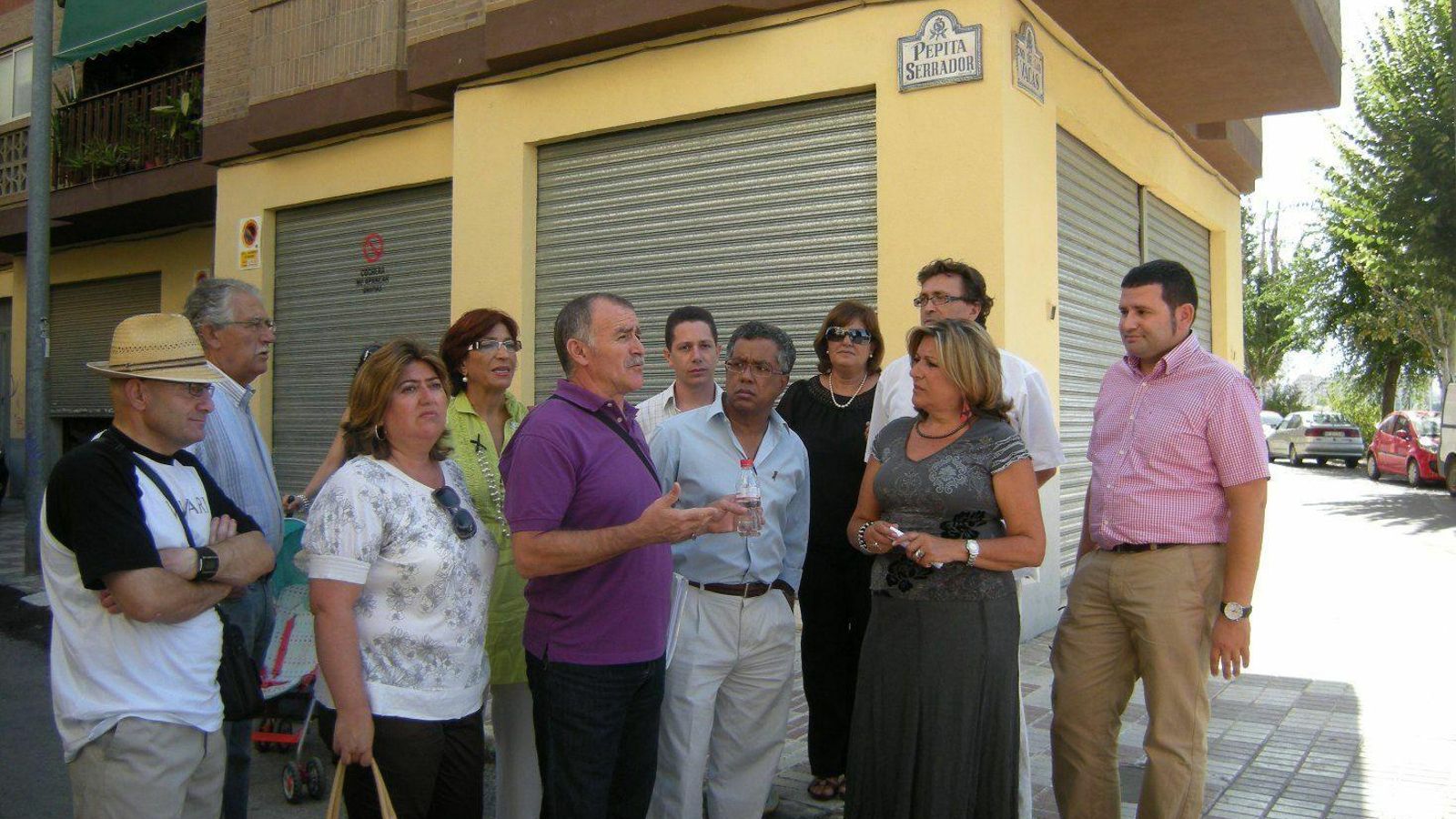 Una visita a la calle Pepita Serrador en el barrio de la Chana.