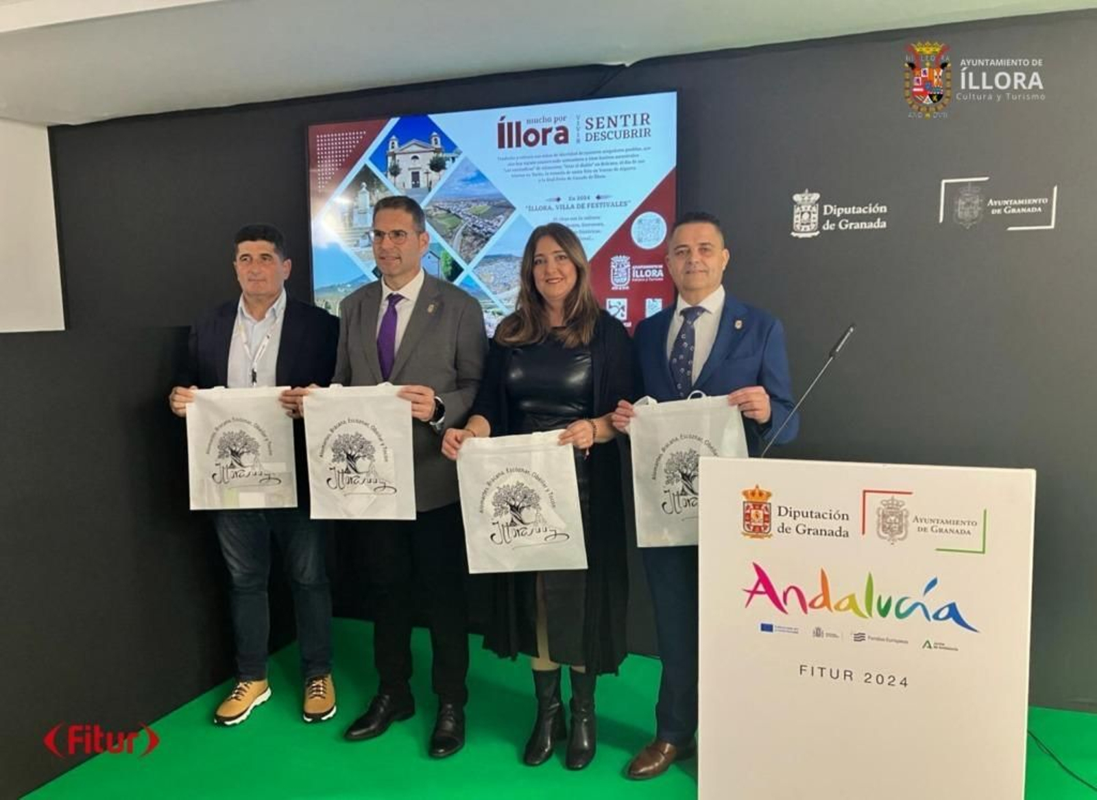 El alcalde de Íllora, Armando Salazar presentando la propuesta del municipio en Fitur.