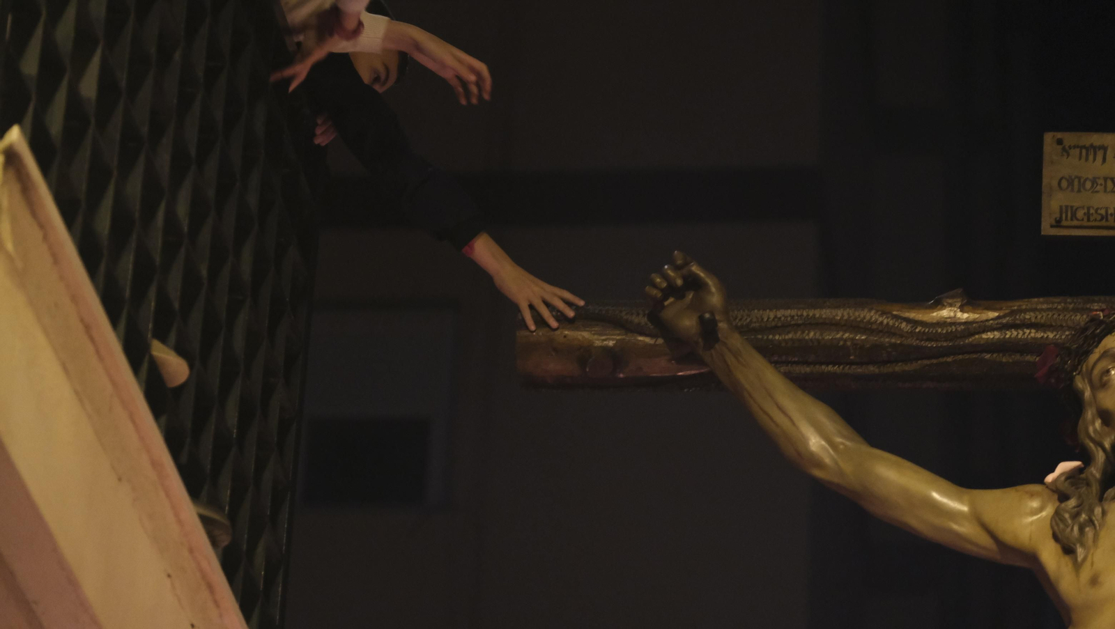 Procesión del Perdón en Almería, en imágenes