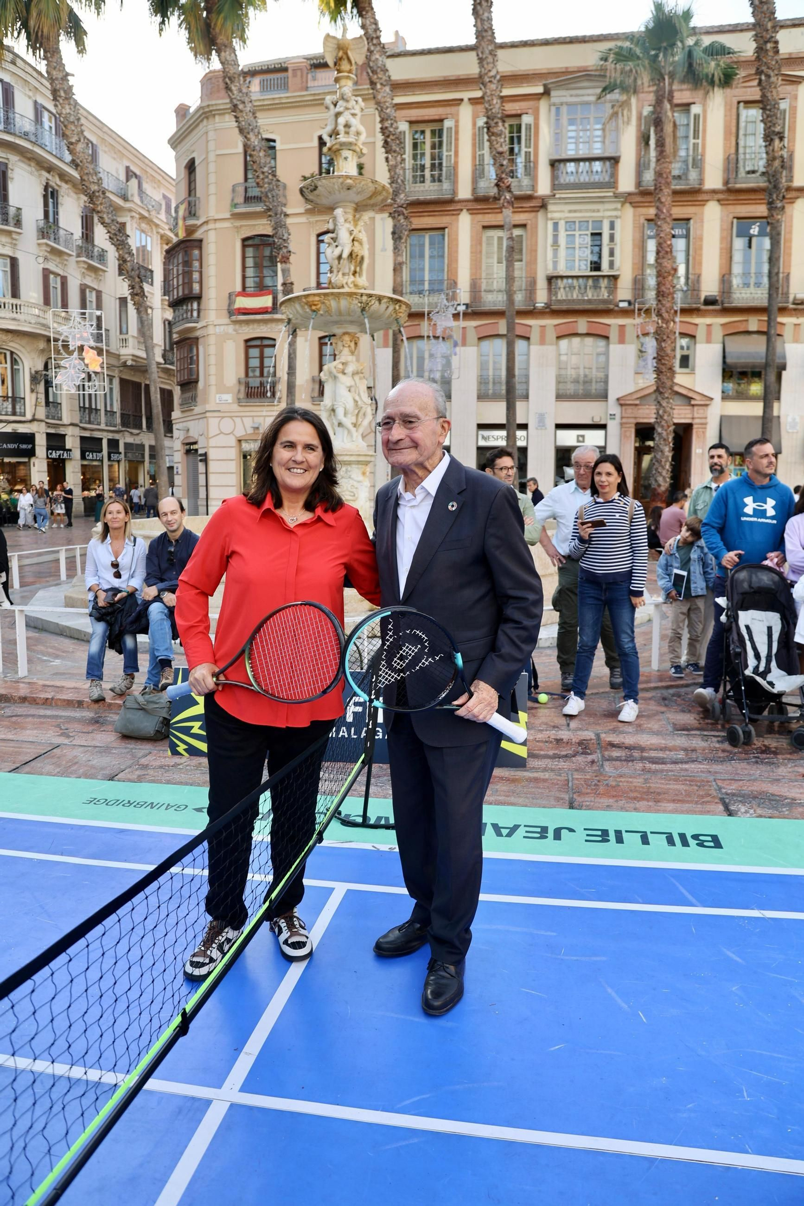 El alcalde De la Torre se anima a jugar con Conchita Martínez en la presentación de la BJKC
