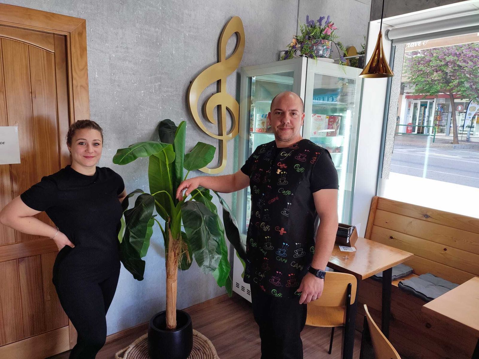 Elvira Cano Hinojosa y Antonio Galindo Jiménez, los creadores de la cafetería La Clave.