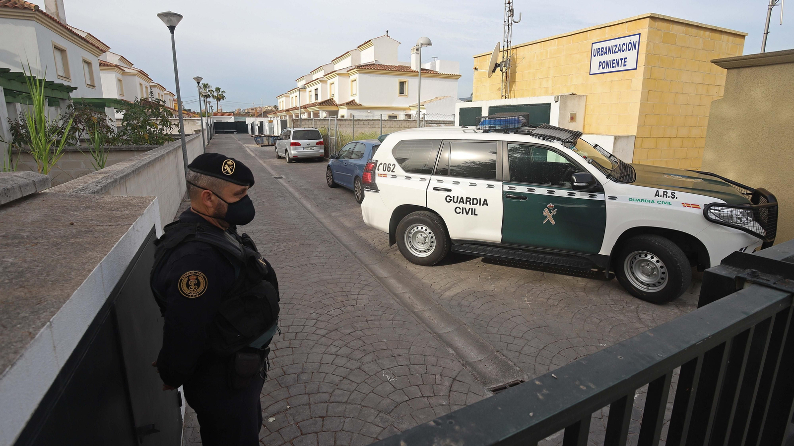 Fotos de los registros de la Guardia Civil en Algeciras Fotos de los registros de la Guardia Civil en Algeciras