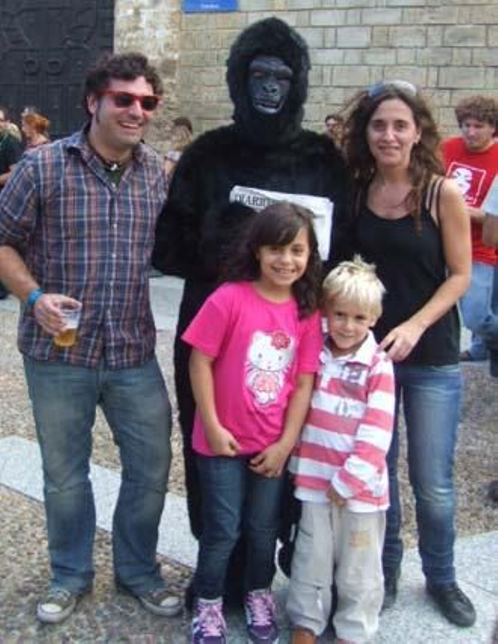 Iba para hombre, pero se quedó en mono. Eso sí, un mono muy leído, que va con su Diario a todas partes. Si te encontraste con nuestro particular monkey el sábado, búscate en esta galería. 

Foto: Senda