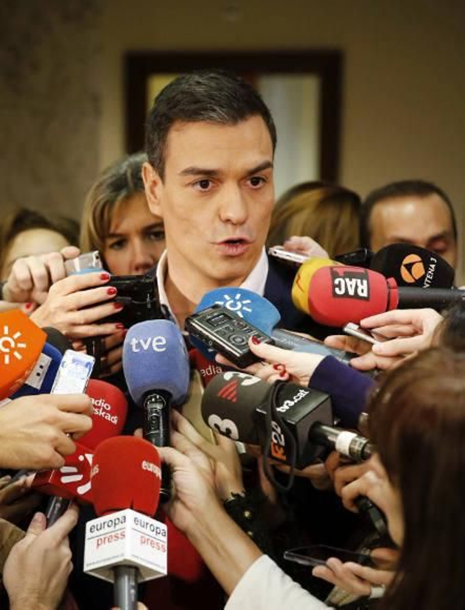El PSOE presenta sus primeras propuestas: "El cambio no puede esperar"