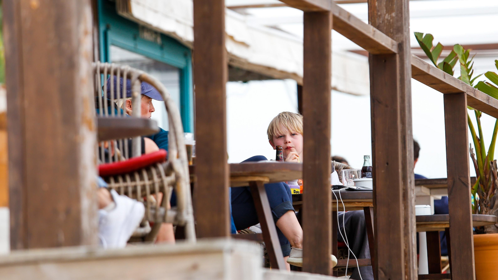 Un día de levante en Tarifa, en imágenes
