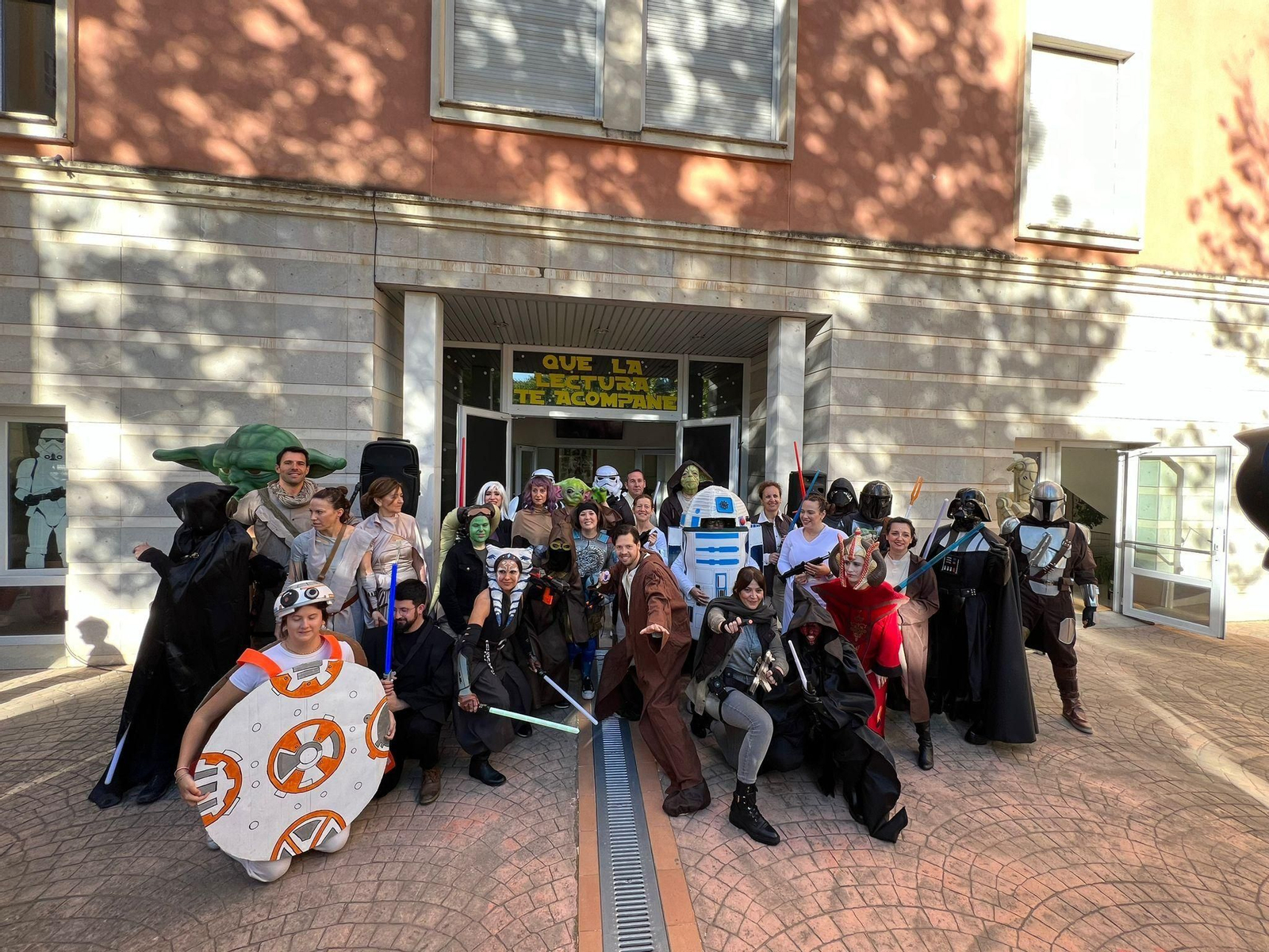 Profesores del colegio Sagrado Corazón de Granada disfrazados con la temática 'Star Wars'