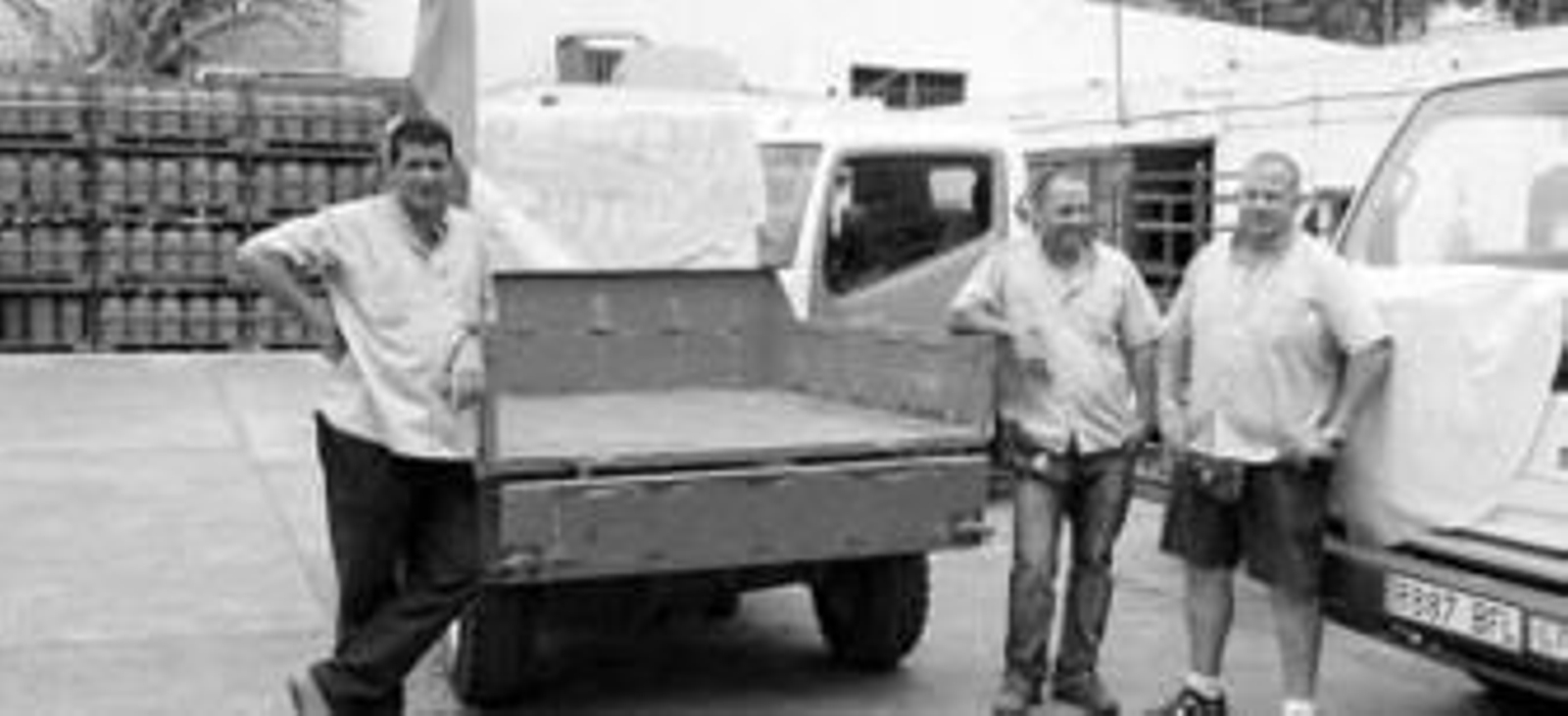 1. La Policía Nacional detuvo a dos personas durante los altercados que tuvieron lugar a lo largo de ayer en Motril 2. Un convoy de camiones cargados de carburantes procedente de las empresas CLH y Cesicar abasteció las gasolineras de la provincia que sufrían un mayor desabastecimiento. 3. La salida de los seis camiones del Puerto de Motril requirió la intervención de la Policía Nacional, que tuvo que realizar varias cargas 4. Las pescaderías se encontraban prácticamente sin género.