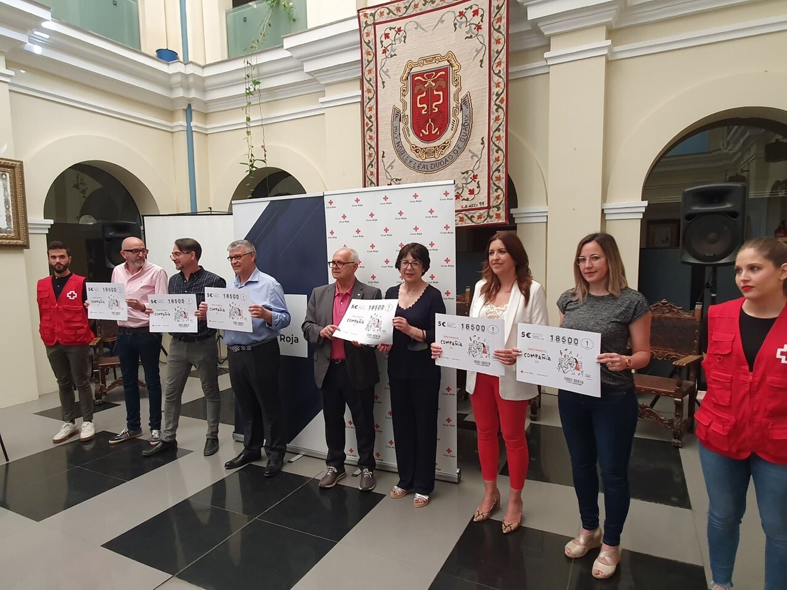 Cruz Roja presenta su 'Sorteo de Oro' en el Ayuntamiento de Guadix