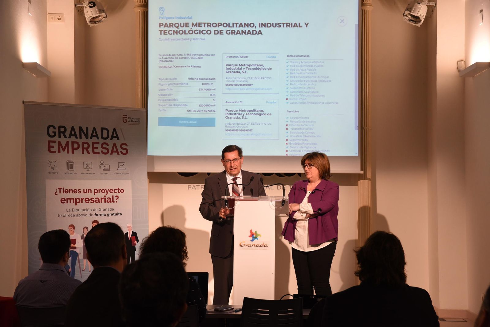 José Entrena y Ana Muñoz durante la presentación del documento.