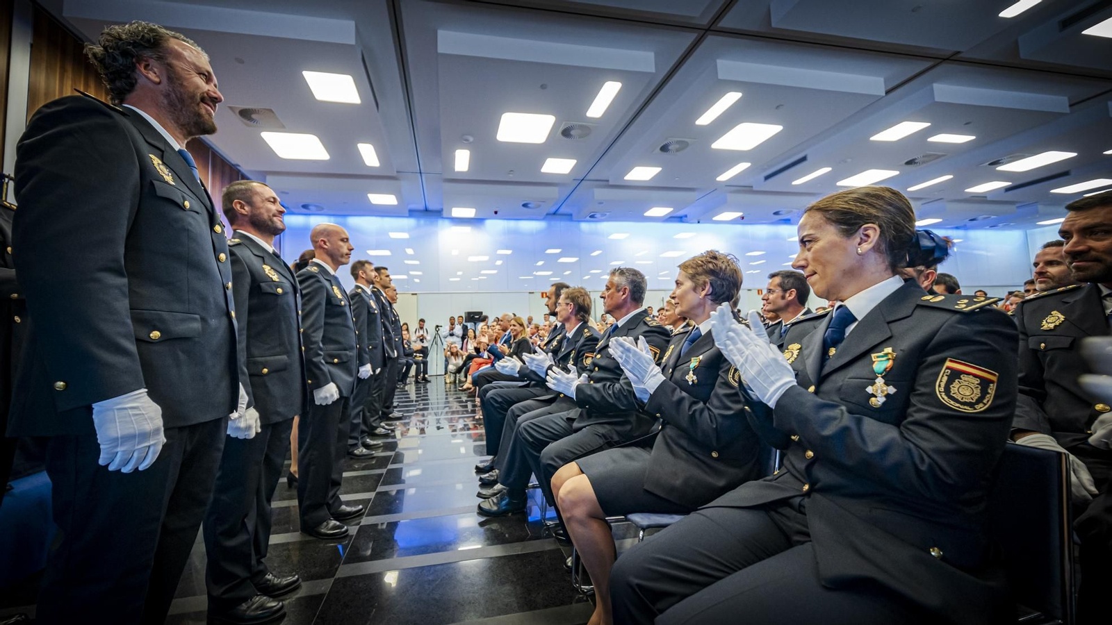 Las imágenes de la celebración del acto del Día de la Policía Nacional en Cádiz.