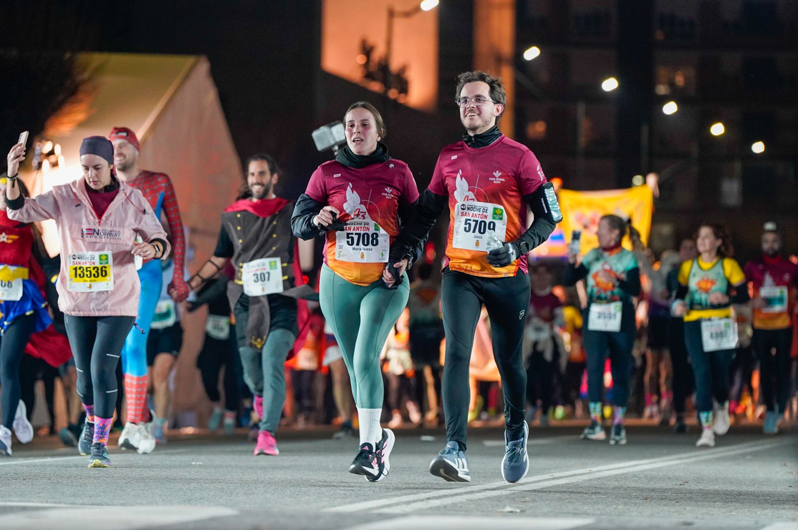 En imágenes: búscate en tu llegada a meta de la Carrera de San Antón 2026 (3)