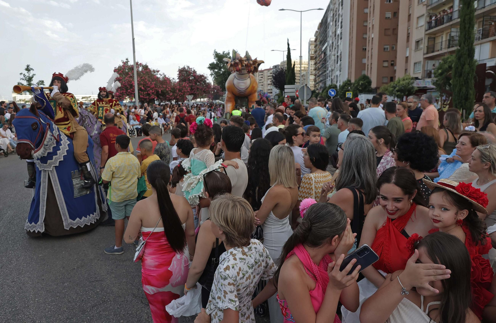 Búscate en las fotos de la cabalgata de la Feria Real de Algeciras 2025