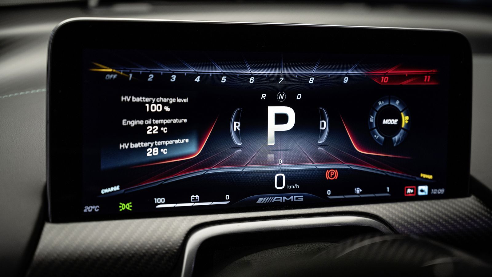 Toda la información relevante está concentrada en la pantalla situada por encima del volante.