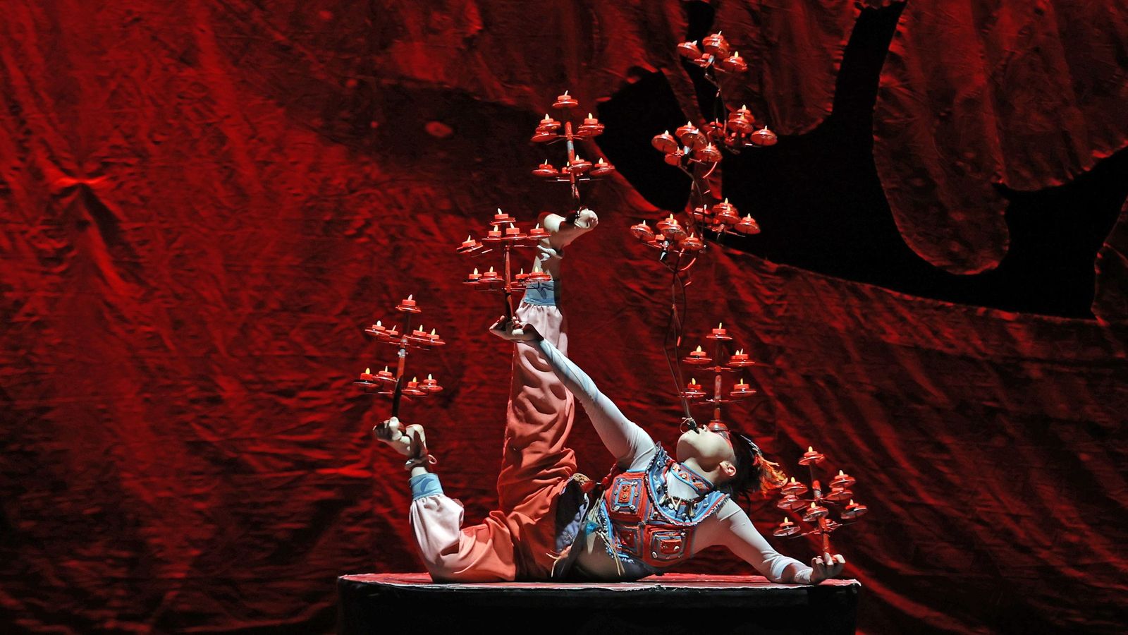 Imágenes del 'Gran Circo Acrobático de China' en el Teatro Villamarta