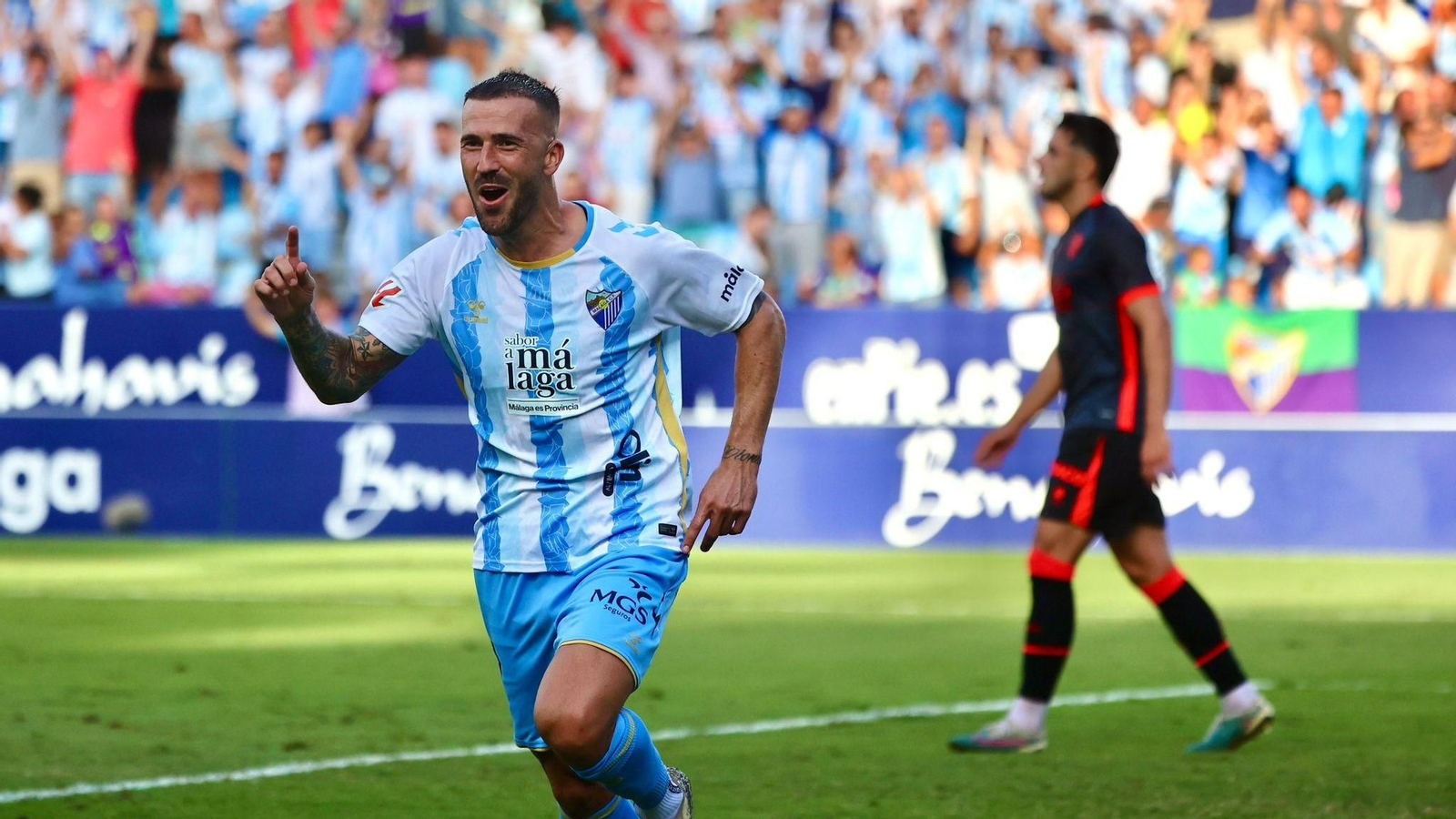 Dioni celebra el tanto inicial del Málaga CF.