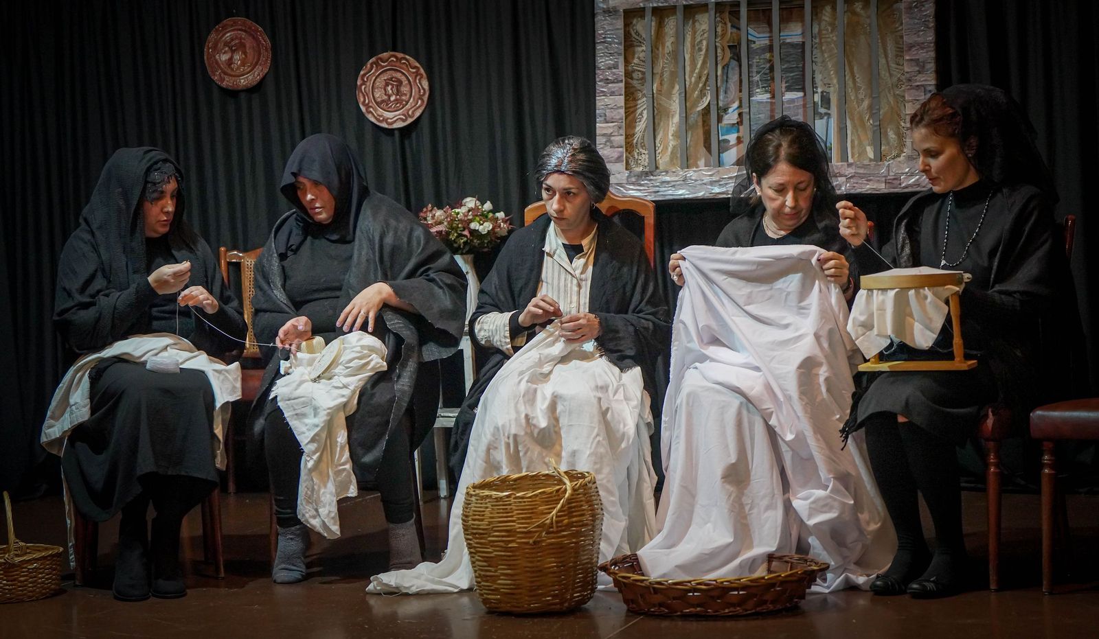 Imágenes del ensayo del grupo de teatro Yerbagüena de Santiago