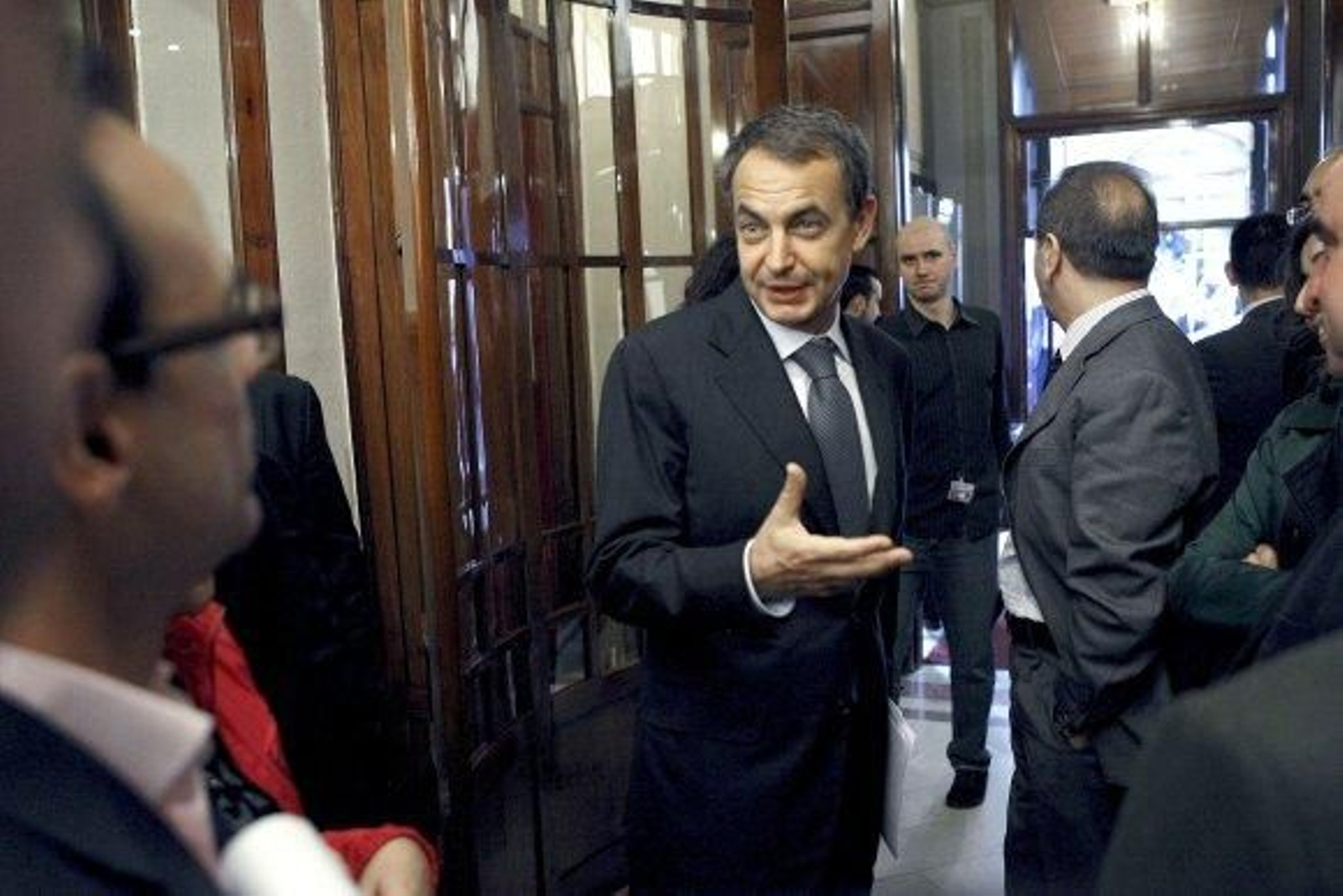 Zapatero no ve mal que Rato presida Caja Madrid