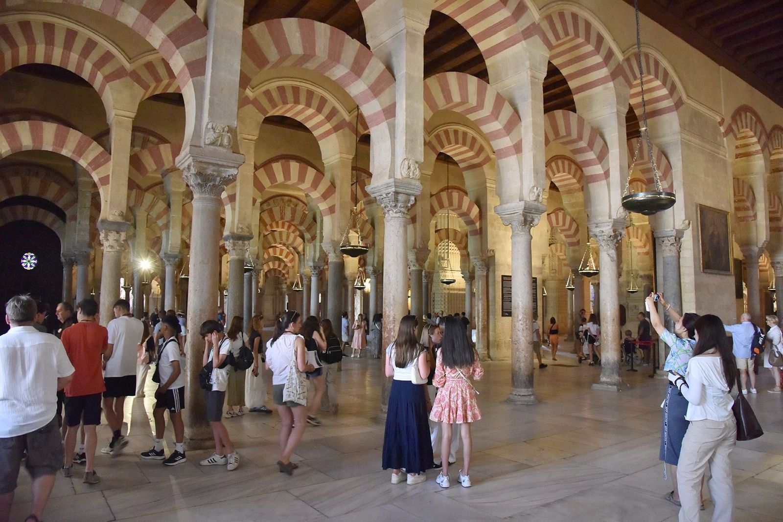 Visitantes en la Mezquita-Catedral.