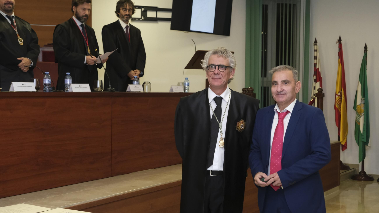 Entrega de insignias de 25 años de colegiado en el Colegio de Abogados de Almería, en imágenes