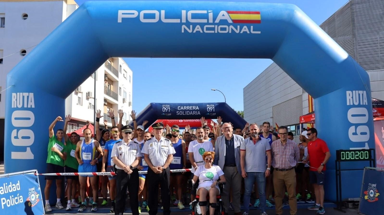 La carrera solidaria de la Policía Nacional, a punto de salir.
