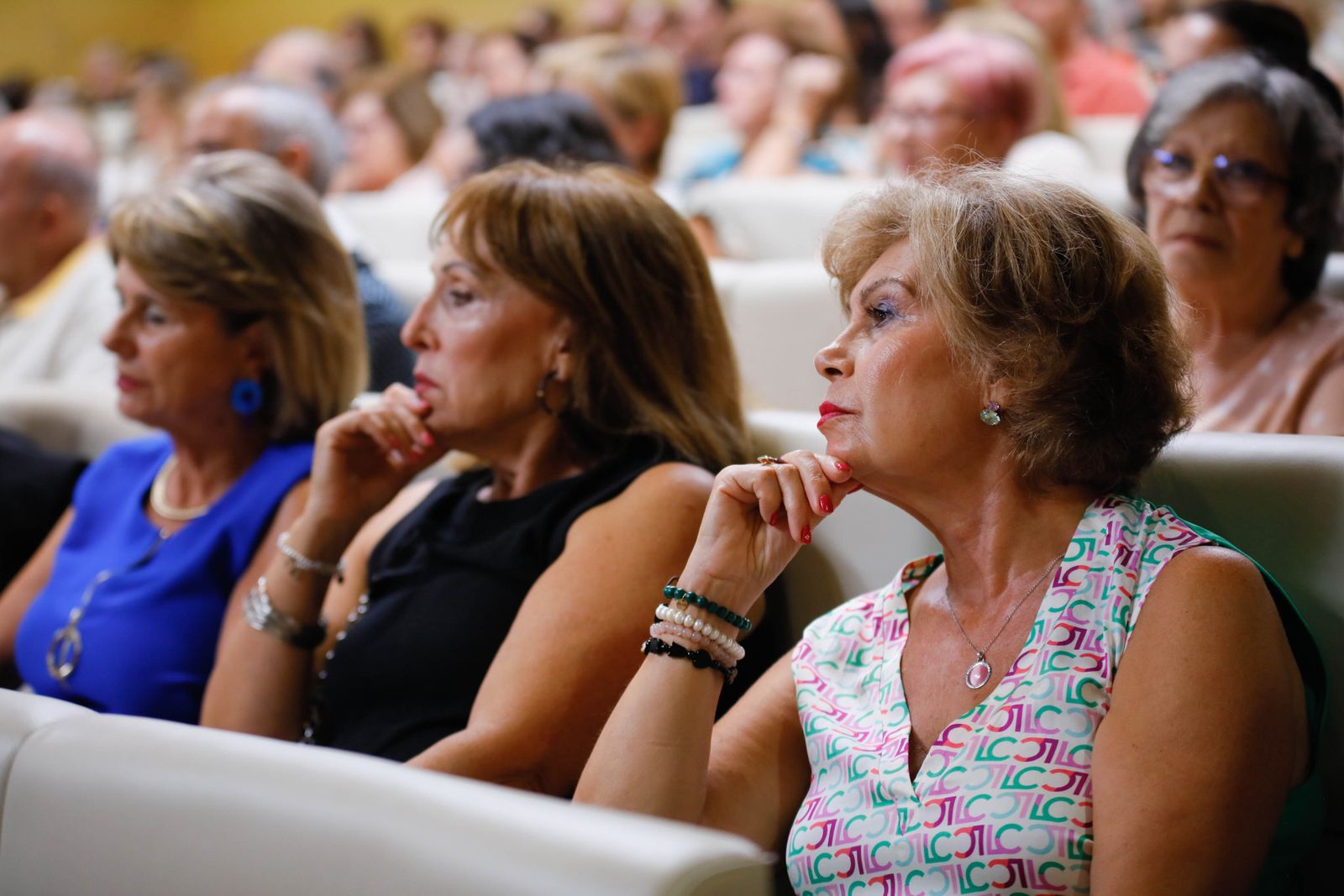 Imágenes de Diario de los Libros, con Julia Navarro