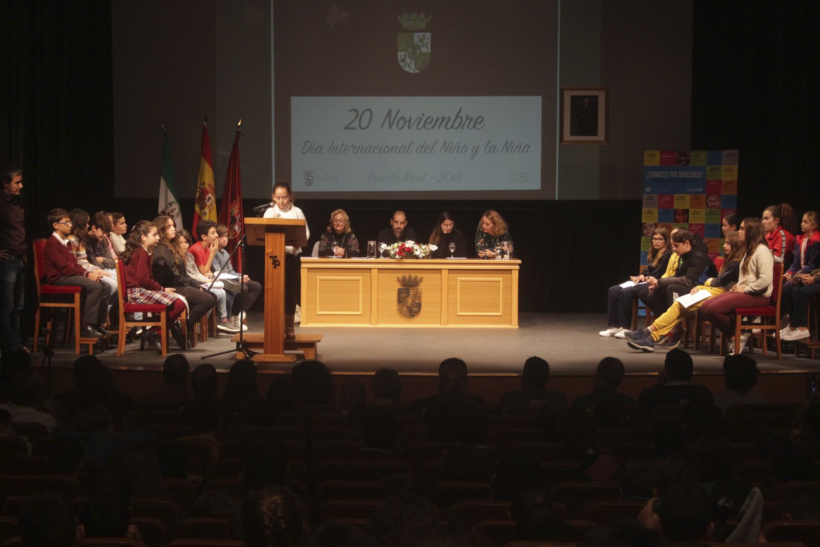 Pleno del Día de la Infancia en el Teatro Principal