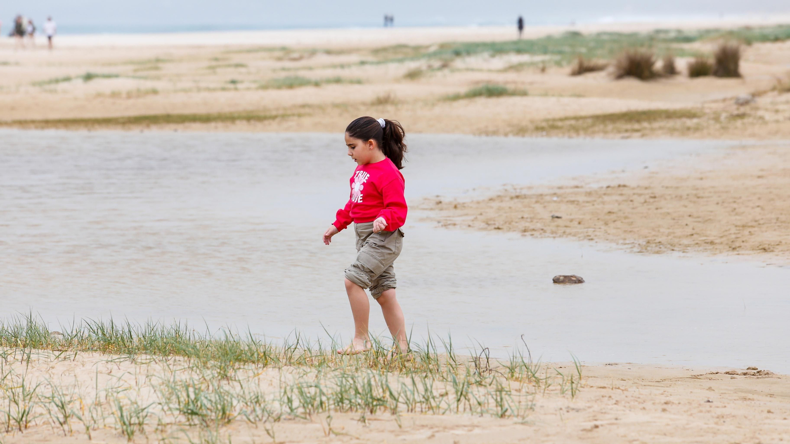 Un día de levante en Tarifa, en imágenes