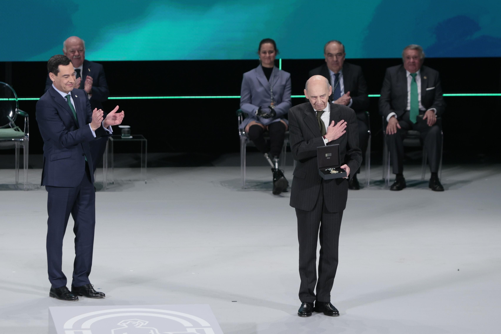 Las imágenes del acto de la entrega de los títulos de Hijo de Predilecto y las Medallas de Andalucía